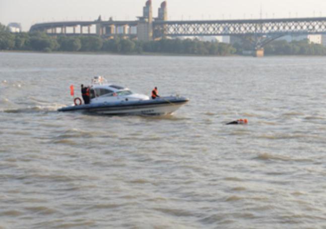 雅马哈高速摩托艇